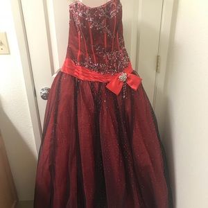 Gorgeous SZ 4 Prom or Pageant Dress